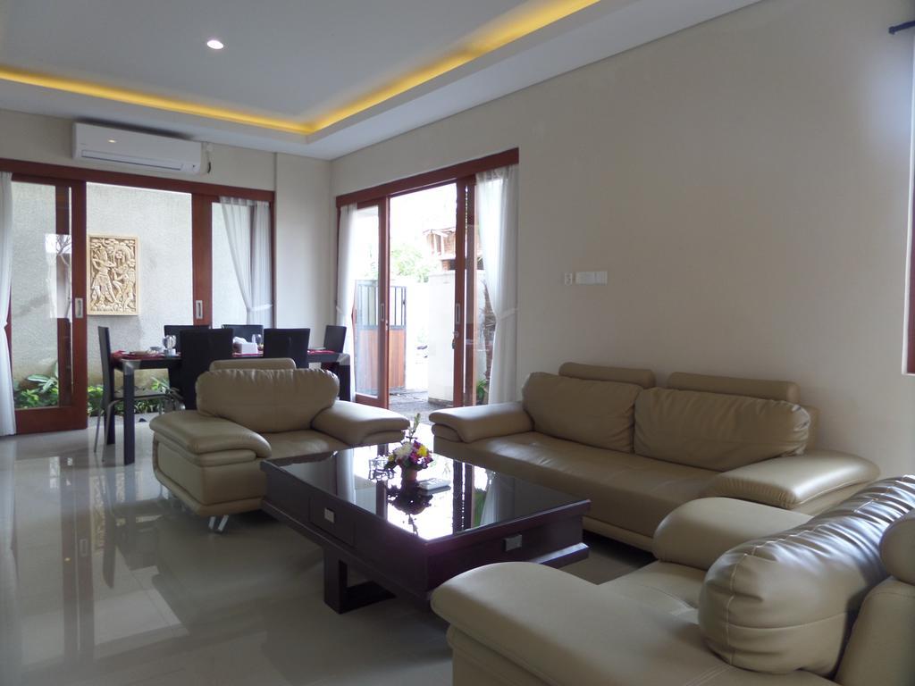 Royal Majesty Villas Kuta  Exterior photo