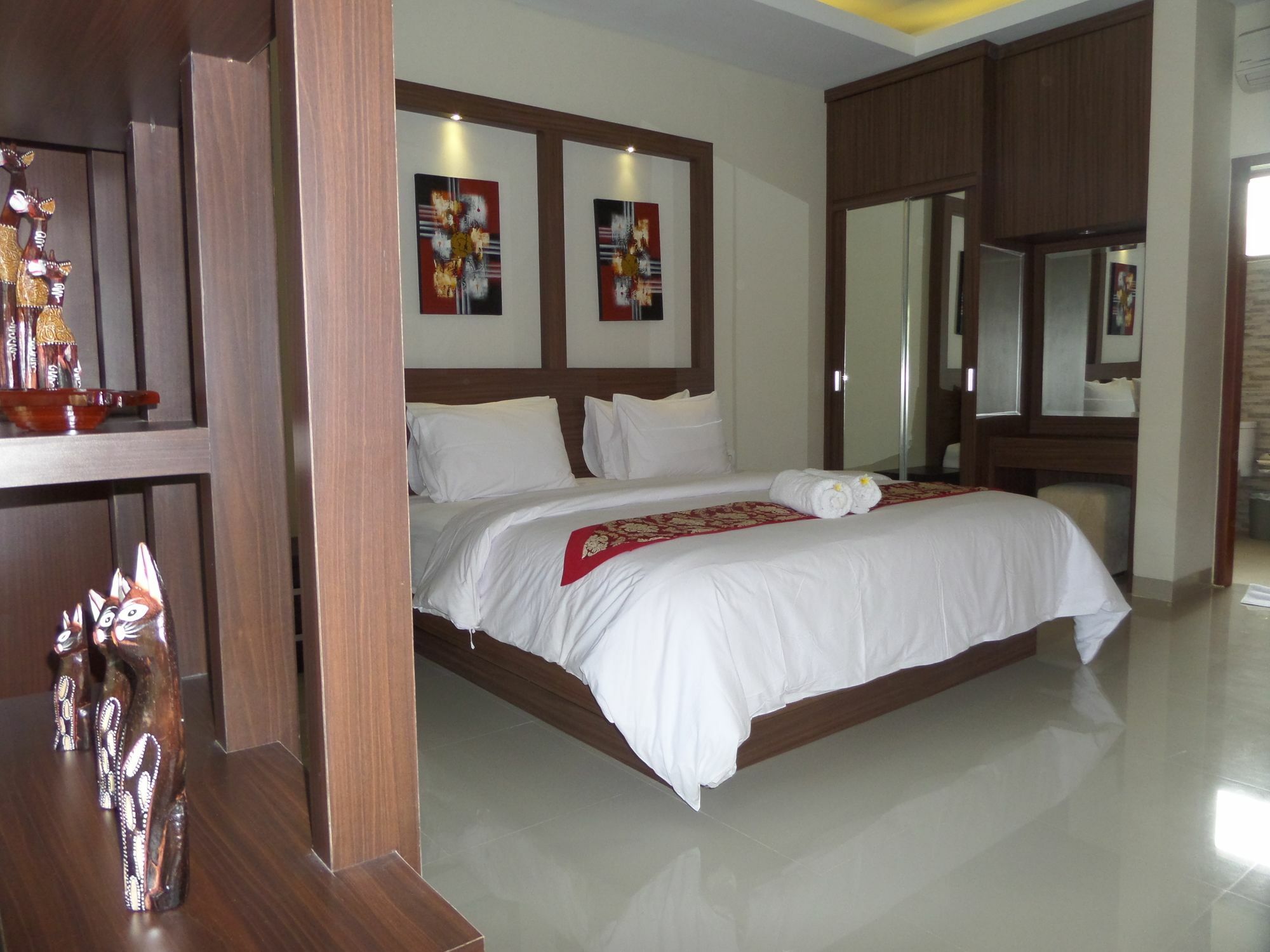 Royal Majesty Villas Kuta  Exterior photo